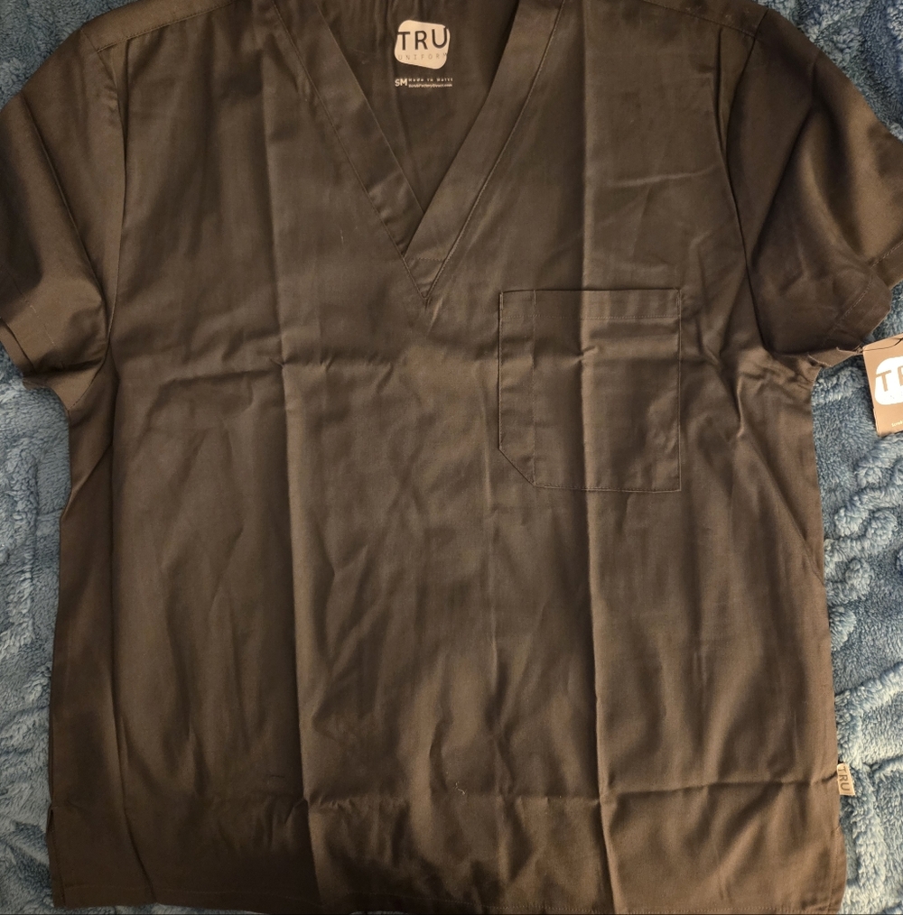 TRU Essentials Men’s V-Neck Scrub Top in Black